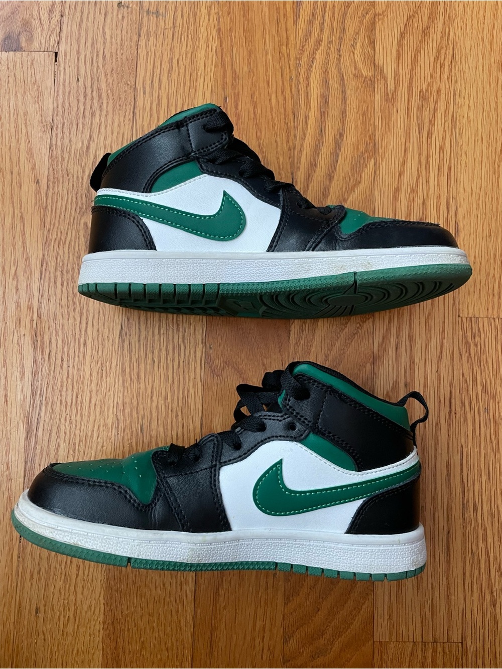 Nike Jordans Kids Mid-Top Sneakers in Green, Black & White - Picture 7 of 8